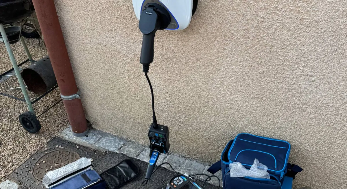 Borne de recharge installée chez un particulier